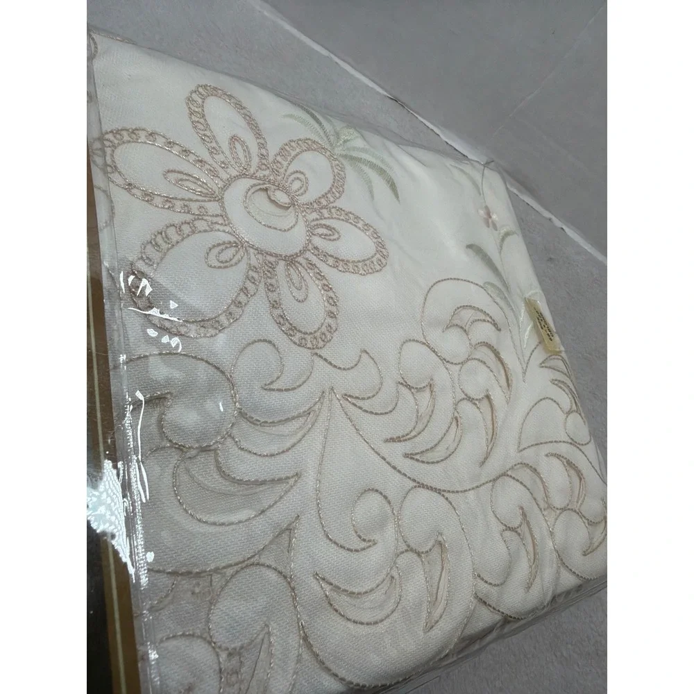 B at HOME Garden Floral Tablecloth 66x120 Oblong Ivory Embroidered Cutwork NEW